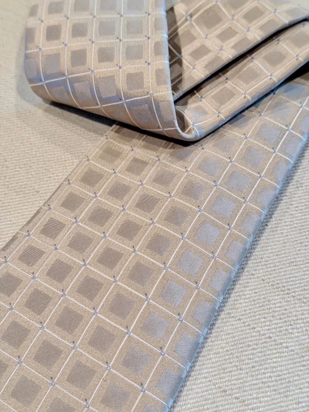 5 for $15 🌸 CALVIN KLEIN | Gold Box Pattern 100% Silk Tie for Men